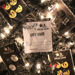Holiday gift card and pin set